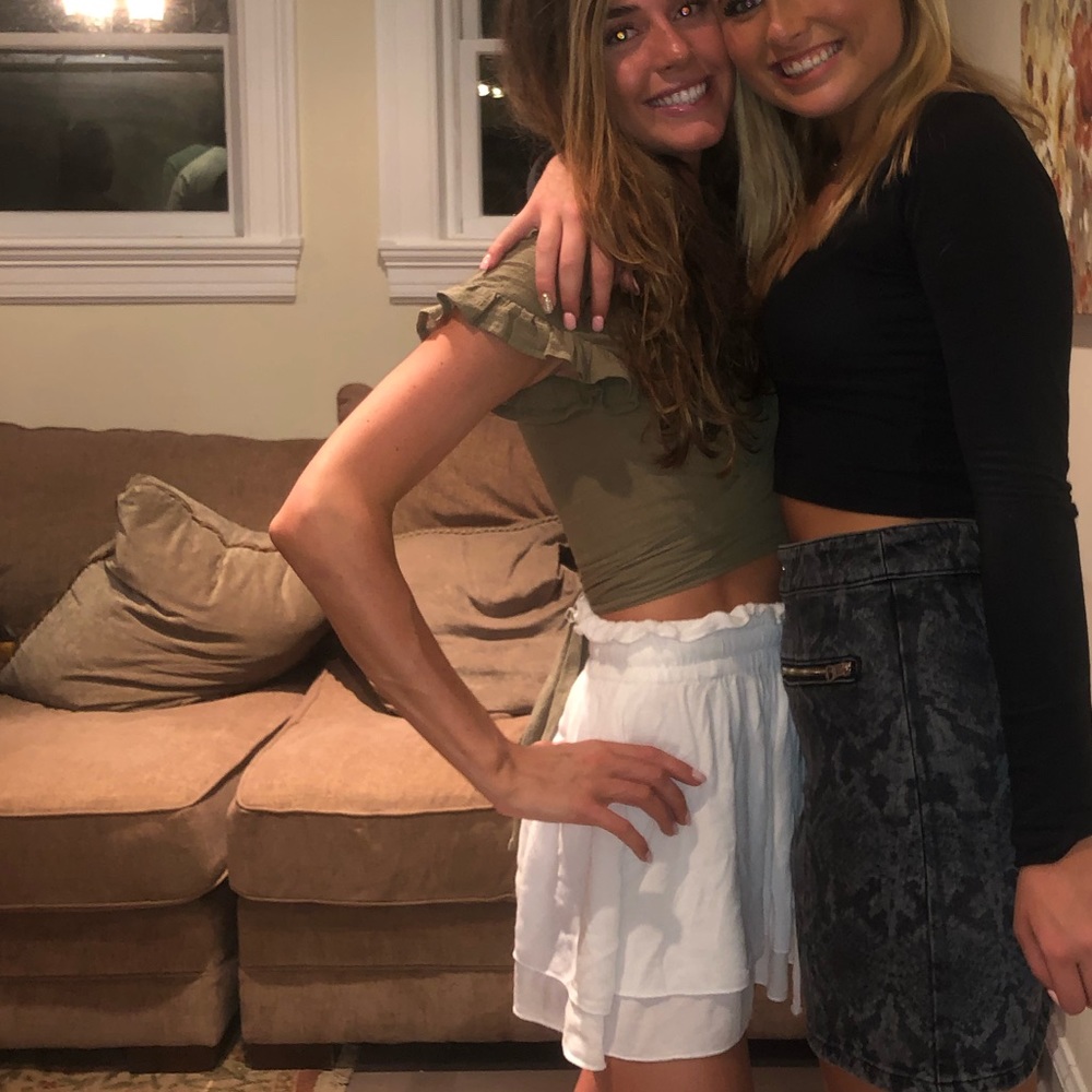 White flowy skirt